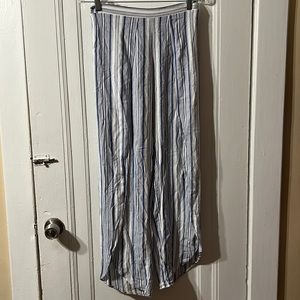 Juniper Blu Pants. XS split hem. In good used condition.